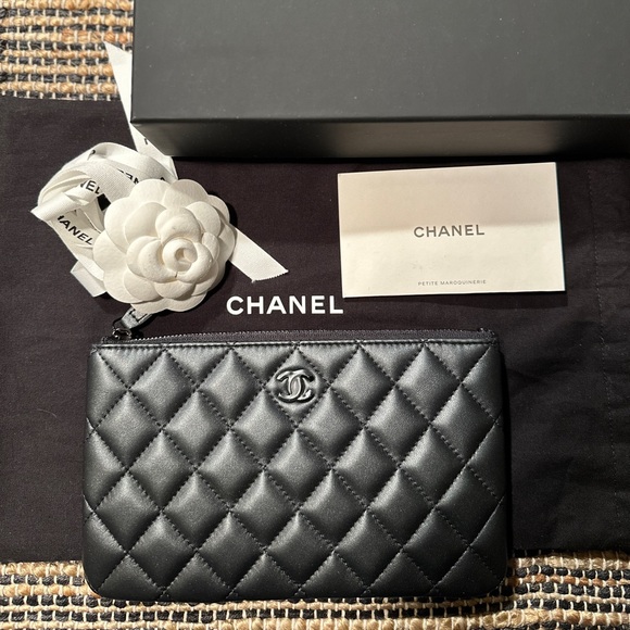 NEW Auth Chanel So Black CC O-Case 2024 Small Pouch - Picture 1 of 9